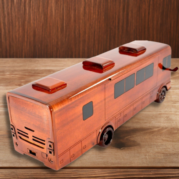 2018 RV - Motorhome - Image 2